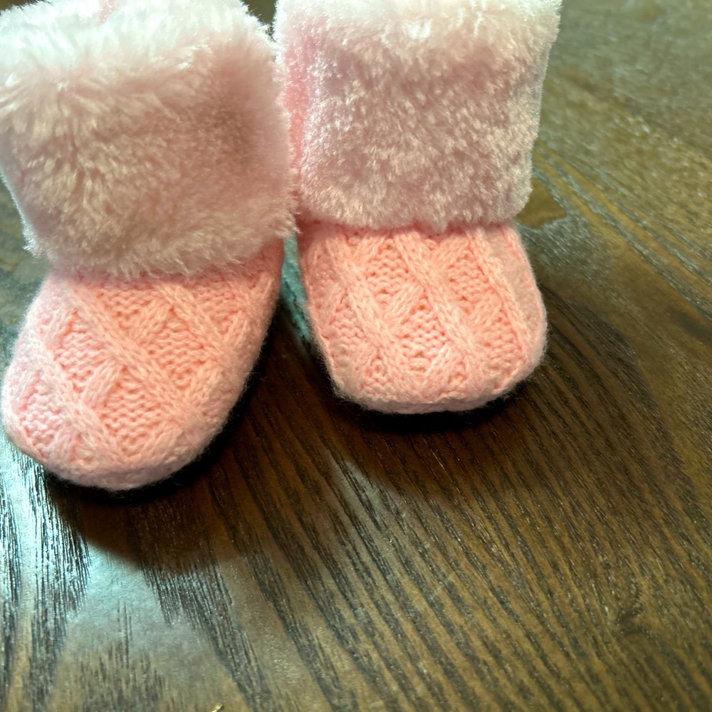 Pink baby girl booties 🩷